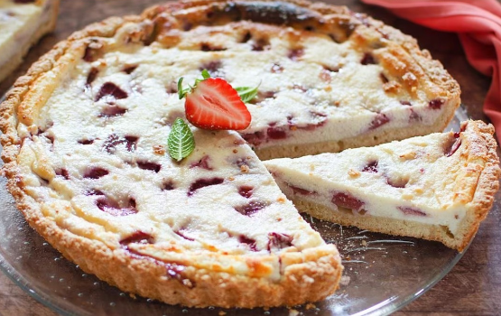 Ricotta and strawberry tart with golden crust and fresh strawberry topping.
