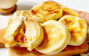 easy pan-fried focaccia recipe stuffed with ham and cheese