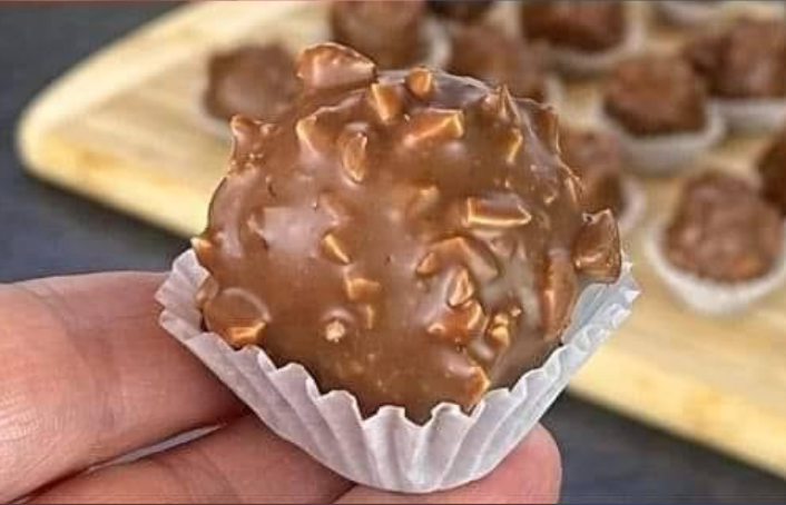 No sugar chocolate date truffles coated in chocolate