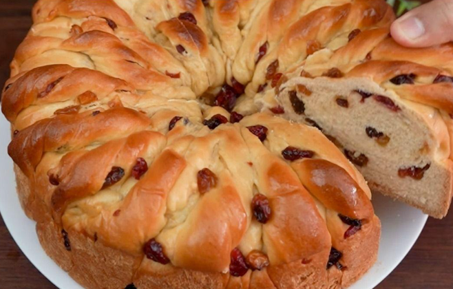 festive twisted bread with cranberries and raisins