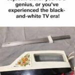 Vintage electric carving knife with detachable serrated blades
